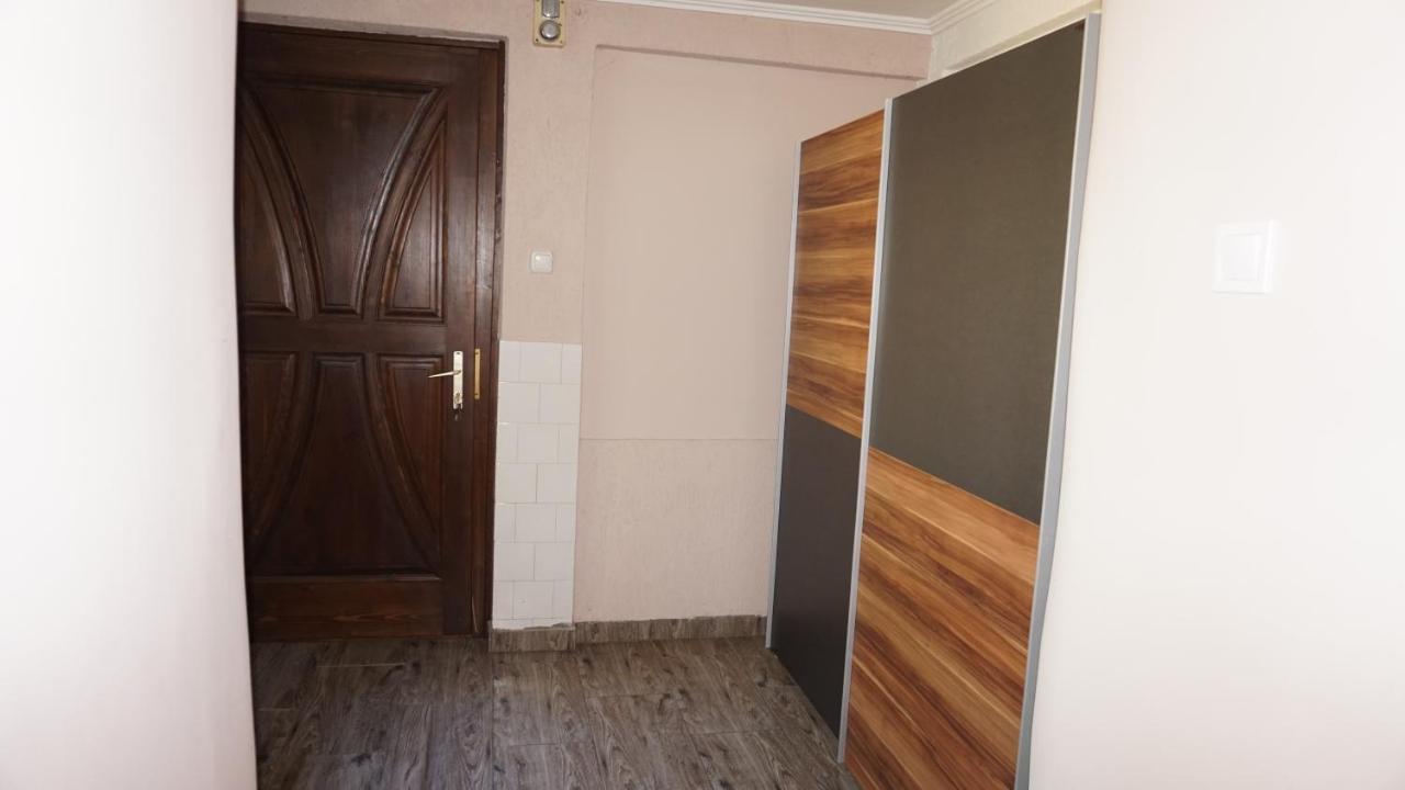 Edes Otthon Apartman Gyula Buitenkant foto