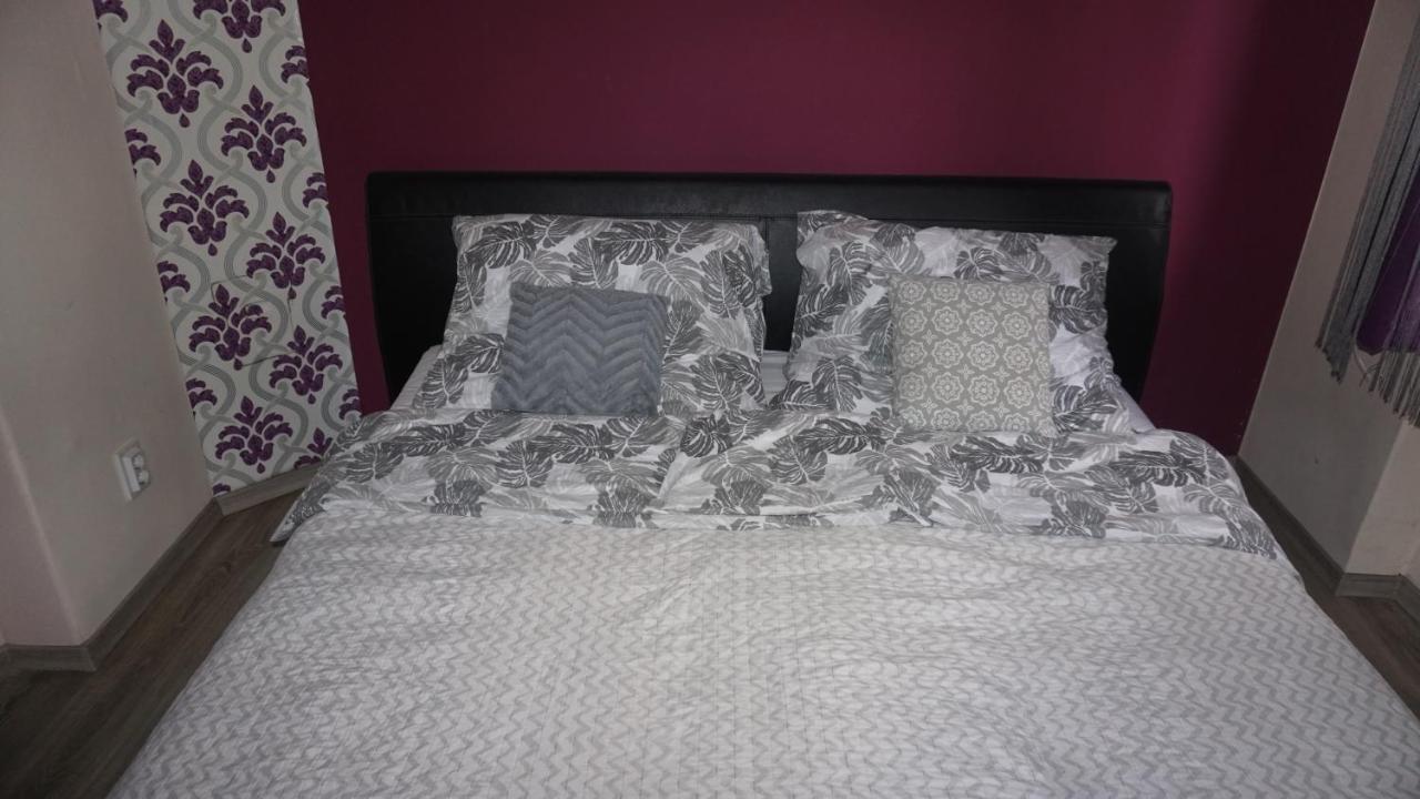 Edes Otthon Apartman Gyula Buitenkant foto
