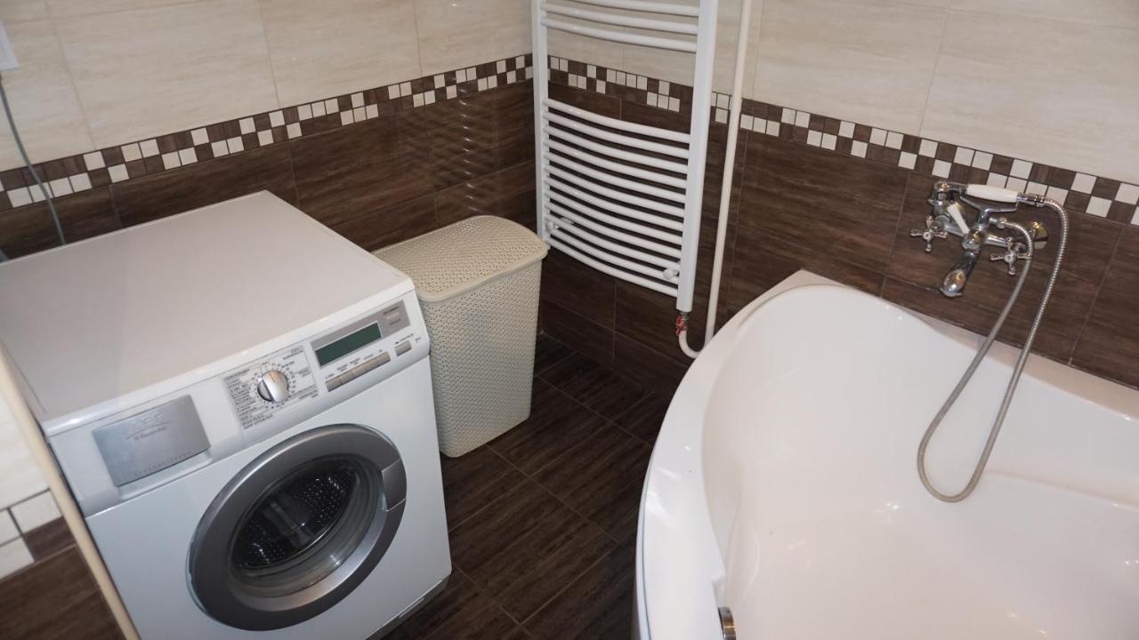 Edes Otthon Apartman Gyula Buitenkant foto